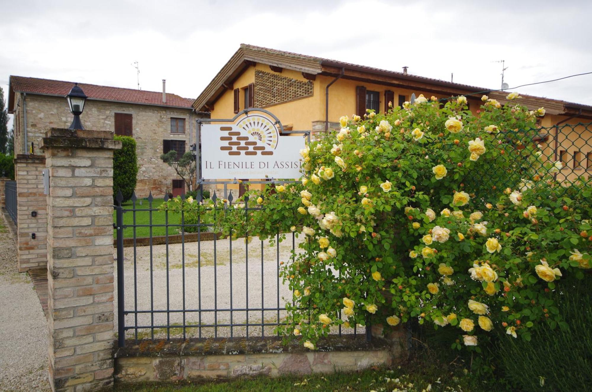 Villa Il Fienile Di Asís Exterior foto